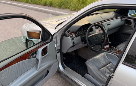 Mercedes-Benz E-Класс, 1997 год, 900 000 рублей, 11 фотография
