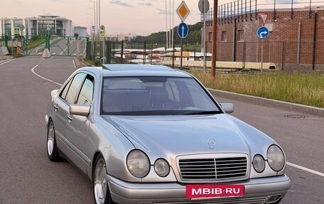 Mercedes-Benz E-Класс, 1997 год, 900 000 рублей, 8 фотография