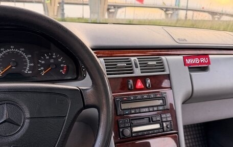 Mercedes-Benz E-Класс, 1997 год, 900 000 рублей, 13 фотография