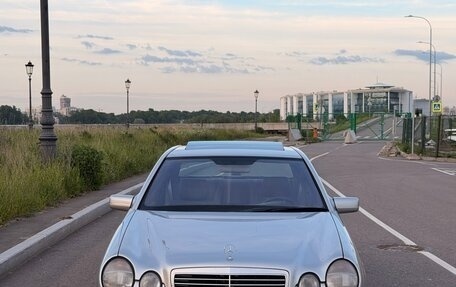 Mercedes-Benz E-Класс, 1997 год, 900 000 рублей, 2 фотография