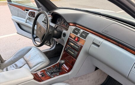 Mercedes-Benz E-Класс, 1997 год, 900 000 рублей, 15 фотография