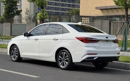 Ford Escort, 2022 год, 1 010 000 рублей, 4 фотография
