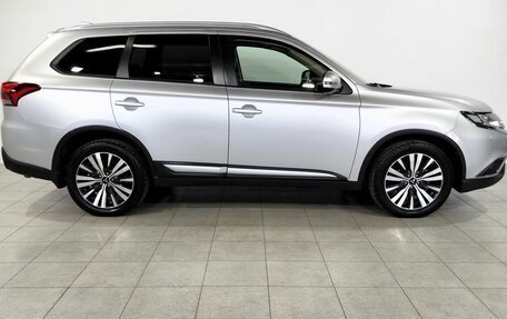 Mitsubishi Outlander III рестайлинг 3, 2019 год, 2 170 000 рублей, 3 фотография
