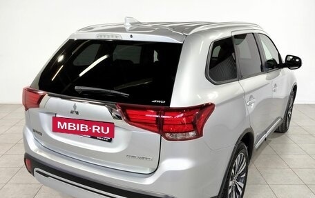 Mitsubishi Outlander III рестайлинг 3, 2019 год, 2 170 000 рублей, 4 фотография