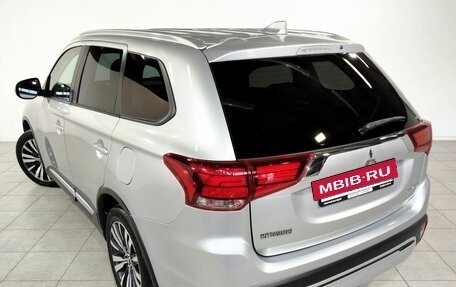 Mitsubishi Outlander III рестайлинг 3, 2019 год, 2 170 000 рублей, 6 фотография