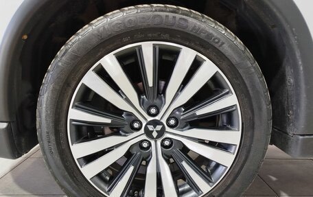 Mitsubishi Outlander III рестайлинг 3, 2019 год, 2 170 000 рублей, 9 фотография