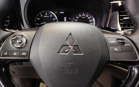 Mitsubishi Outlander III рестайлинг 3, 2019 год, 2 170 000 рублей, 16 фотография