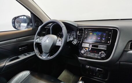 Mitsubishi Outlander III рестайлинг 3, 2019 год, 2 170 000 рублей, 12 фотография