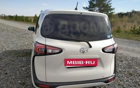 Toyota Sienta II, 2018 год, 1 319 000 рублей, 12 фотография