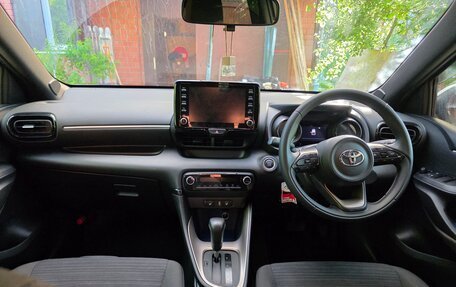 Toyota Yaris, 2020 год, 1 400 000 рублей, 11 фотография