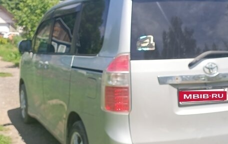 Toyota Noah III, 2009 год, 1 400 000 рублей, 4 фотография
