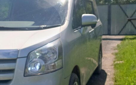 Toyota Noah III, 2009 год, 1 400 000 рублей, 7 фотография
