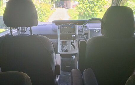 Toyota Noah III, 2009 год, 1 400 000 рублей, 15 фотография