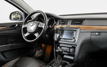 Skoda Superb III рестайлинг, 2012 год, 990 000 рублей, 10 фотография