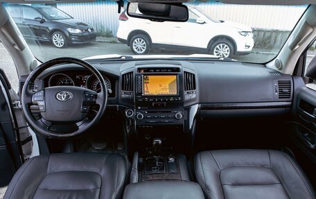 Toyota Land Cruiser 200, 2011 год, 2 795 000 рублей, 16 фотография