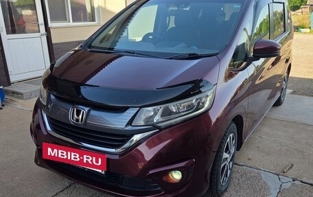 Honda Freed II, 2017 год, 1 350 000 рублей, 2 фотография