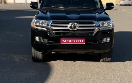 Toyota Land Cruiser 200, 2016 год, 5 650 000 рублей, 1 фотография
