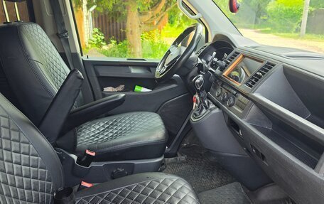 Volkswagen Caravelle T6 рестайлинг, 2018 год, 5 000 000 рублей, 6 фотография