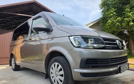 Volkswagen Caravelle T6 рестайлинг, 2018 год, 5 000 000 рублей, 2 фотография