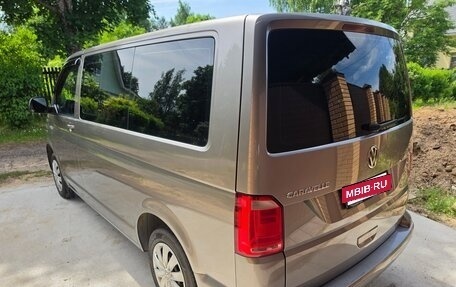 Volkswagen Caravelle T6 рестайлинг, 2018 год, 5 000 000 рублей, 4 фотография