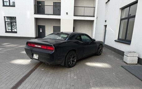 Dodge Challenger III рестайлинг 2, 2012 год, 2 800 000 рублей, 4 фотография