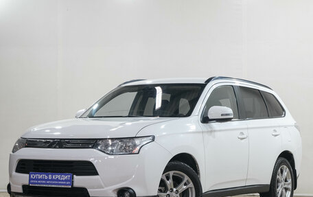 Mitsubishi Outlander III рестайлинг 3, 2013 год, 1 349 000 рублей, 4 фотография