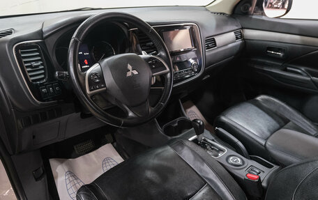 Mitsubishi Outlander III рестайлинг 3, 2013 год, 1 349 000 рублей, 12 фотография