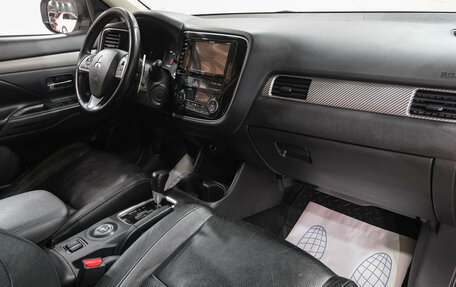 Mitsubishi Outlander III рестайлинг 3, 2013 год, 1 349 000 рублей, 14 фотография