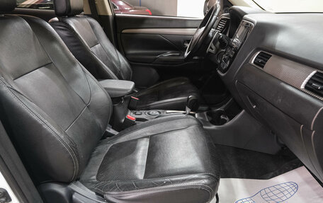 Mitsubishi Outlander III рестайлинг 3, 2013 год, 1 349 000 рублей, 13 фотография