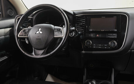 Mitsubishi Outlander III рестайлинг 3, 2013 год, 1 349 000 рублей, 18 фотография