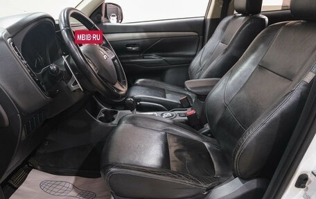 Mitsubishi Outlander III рестайлинг 3, 2013 год, 1 349 000 рублей, 11 фотография