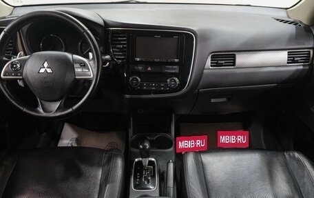 Mitsubishi Outlander III рестайлинг 3, 2013 год, 1 349 000 рублей, 17 фотография