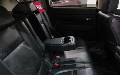 Mitsubishi Outlander III рестайлинг 3, 2013 год, 1 349 000 рублей, 32 фотография