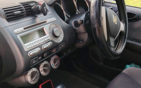 Honda Fit III, 2006 год, 600 000 рублей, 17 фотография