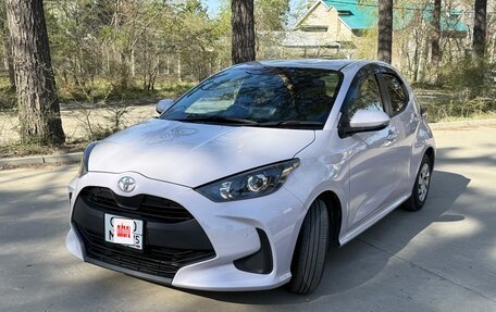 Toyota Yaris, 2021 год, 1 358 000 рублей, 3 фотография