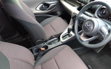 Toyota Yaris, 2021 год, 1 358 000 рублей, 7 фотография