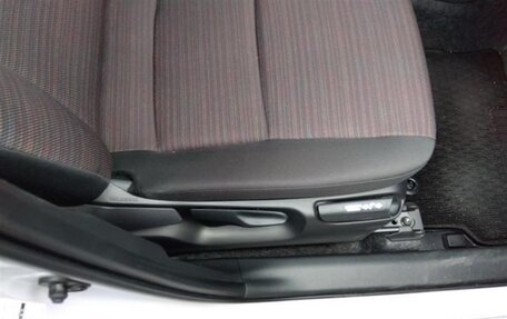 Toyota Yaris, 2021 год, 1 358 000 рублей, 8 фотография