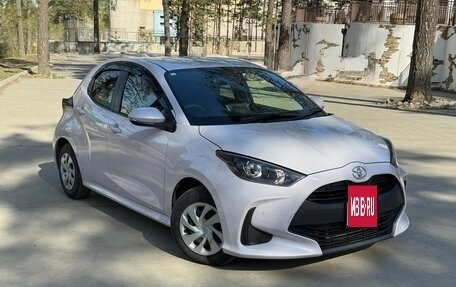 Toyota Yaris, 2021 год, 1 358 000 рублей, 2 фотография