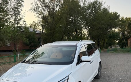 KIA Carnival III, 2019 год, 2 680 000 рублей, 2 фотография