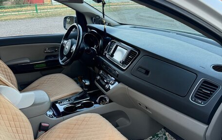 KIA Carnival III, 2019 год, 2 680 000 рублей, 21 фотография