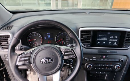 KIA Sportage IV рестайлинг, 2018 год, 1 900 000 рублей, 10 фотография