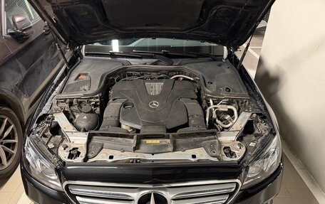 Mercedes-Benz E-Класс, 2017 год, 4 000 000 рублей, 20 фотография