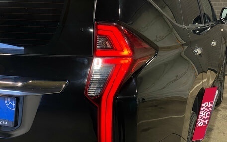 Mitsubishi Montero Sport, 2022 год, 4 500 000 рублей, 8 фотография