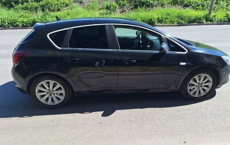 Opel Astra J, 2010 год, 550 000 рублей, 3 фотография