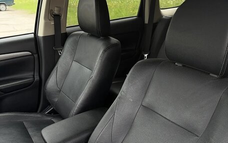 Mitsubishi Outlander III рестайлинг 3, 2013 год, 1 450 000 рублей, 13 фотография