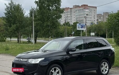 Mitsubishi Outlander III рестайлинг 3, 2013 год, 1 450 000 рублей, 2 фотография