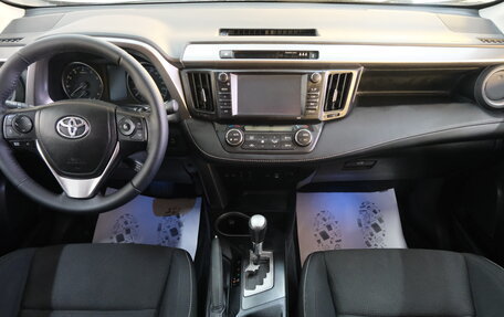 Toyota RAV4, 2017 год, 2 299 000 рублей, 14 фотография