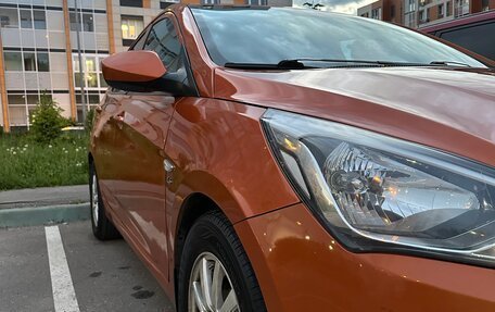 Hyundai Solaris II рестайлинг, 2015 год, 900 000 рублей, 11 фотография
