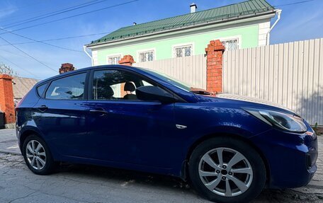 Hyundai Solaris II рестайлинг, 2012 год, 900 000 рублей, 4 фотография