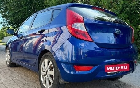 Hyundai Solaris II рестайлинг, 2012 год, 900 000 рублей, 5 фотография